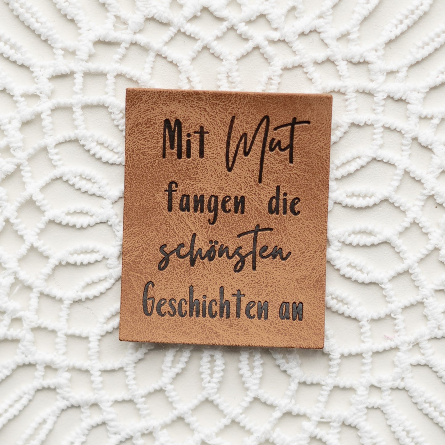Kunstleder Label: Mit Mut fangen die schönsten Geschichten an