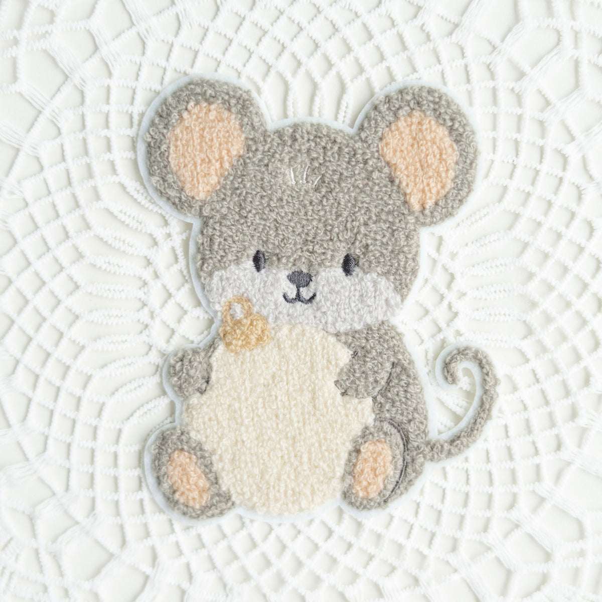 Chenille Patch: Maus mit Weihnachtskugel