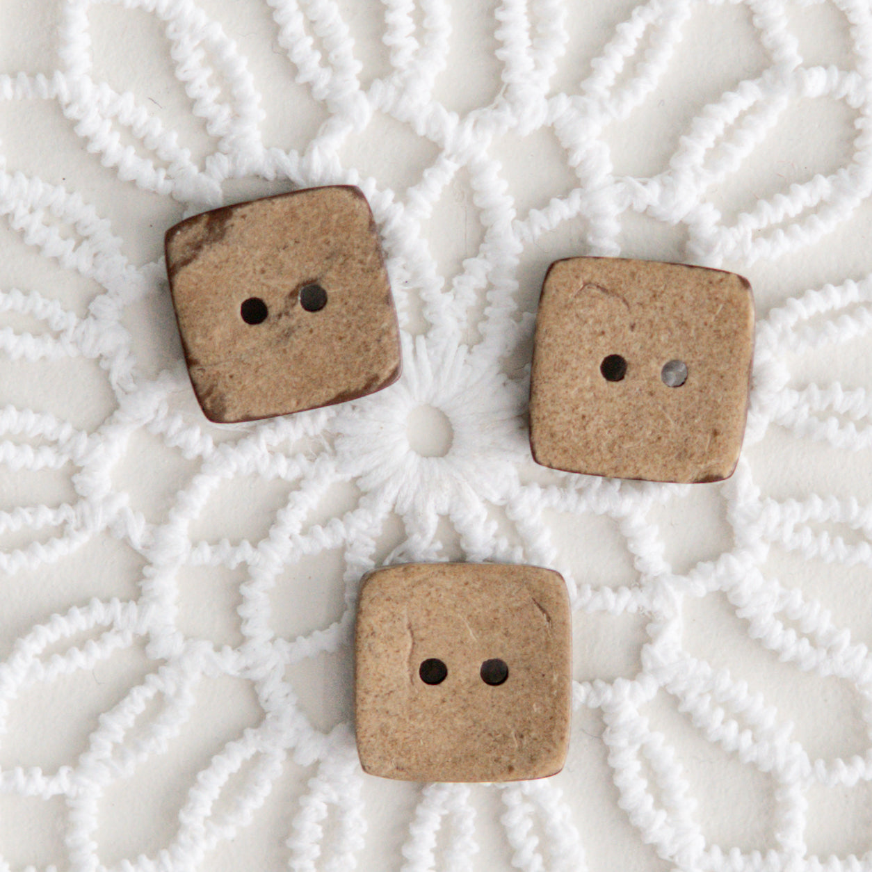 Kokosknöpfe quadratisch (15mm)