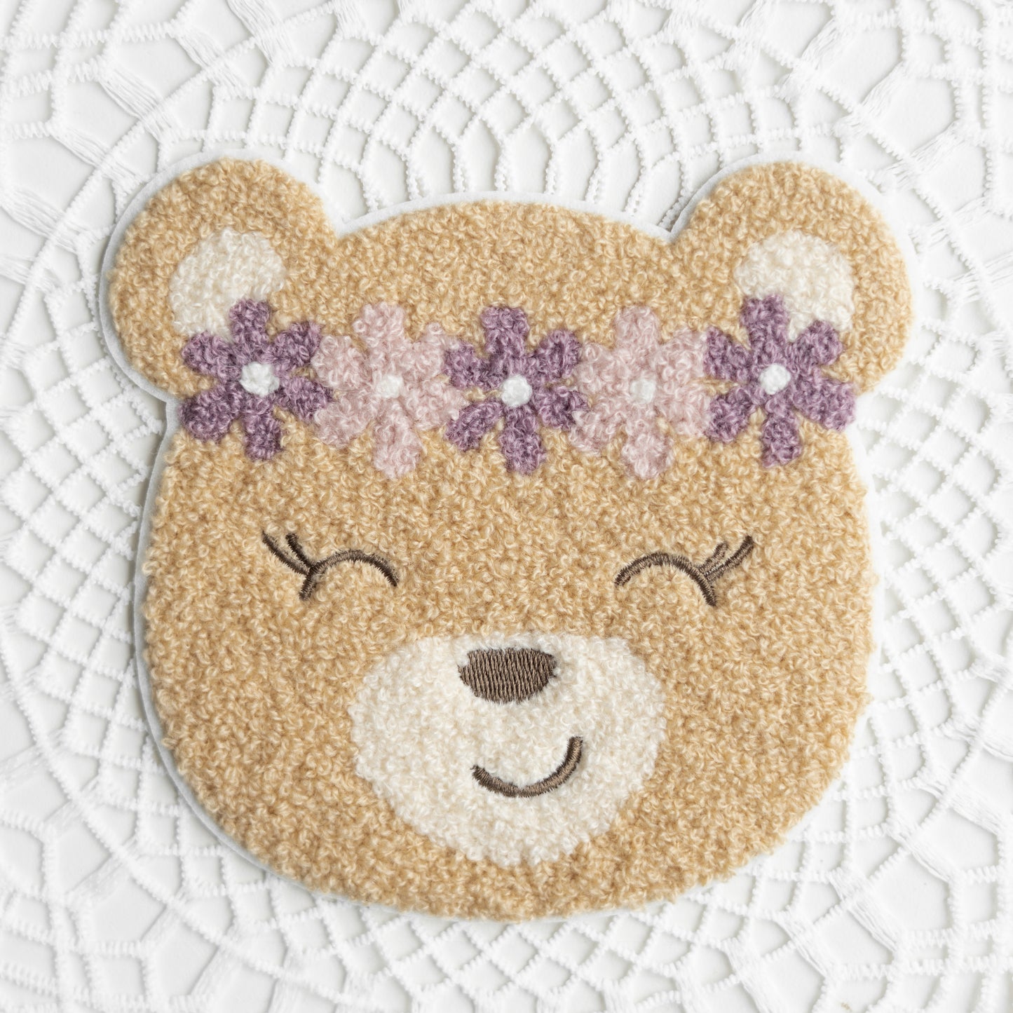 Chenille Patch: Bär mit Blumenkranz