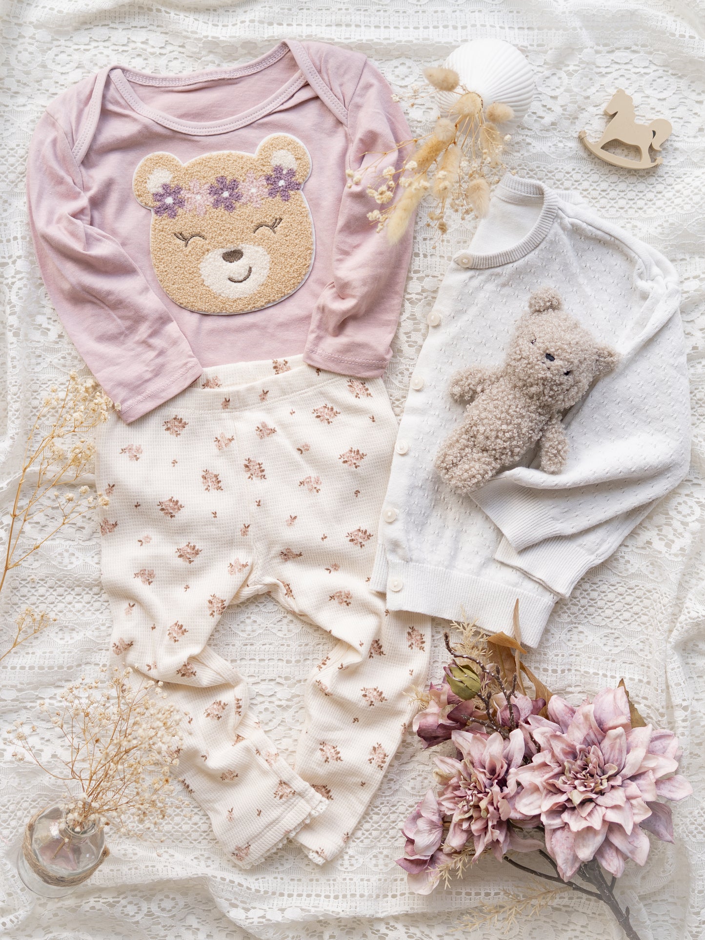 Chenille Patch: Bär mit Blumenkranz
