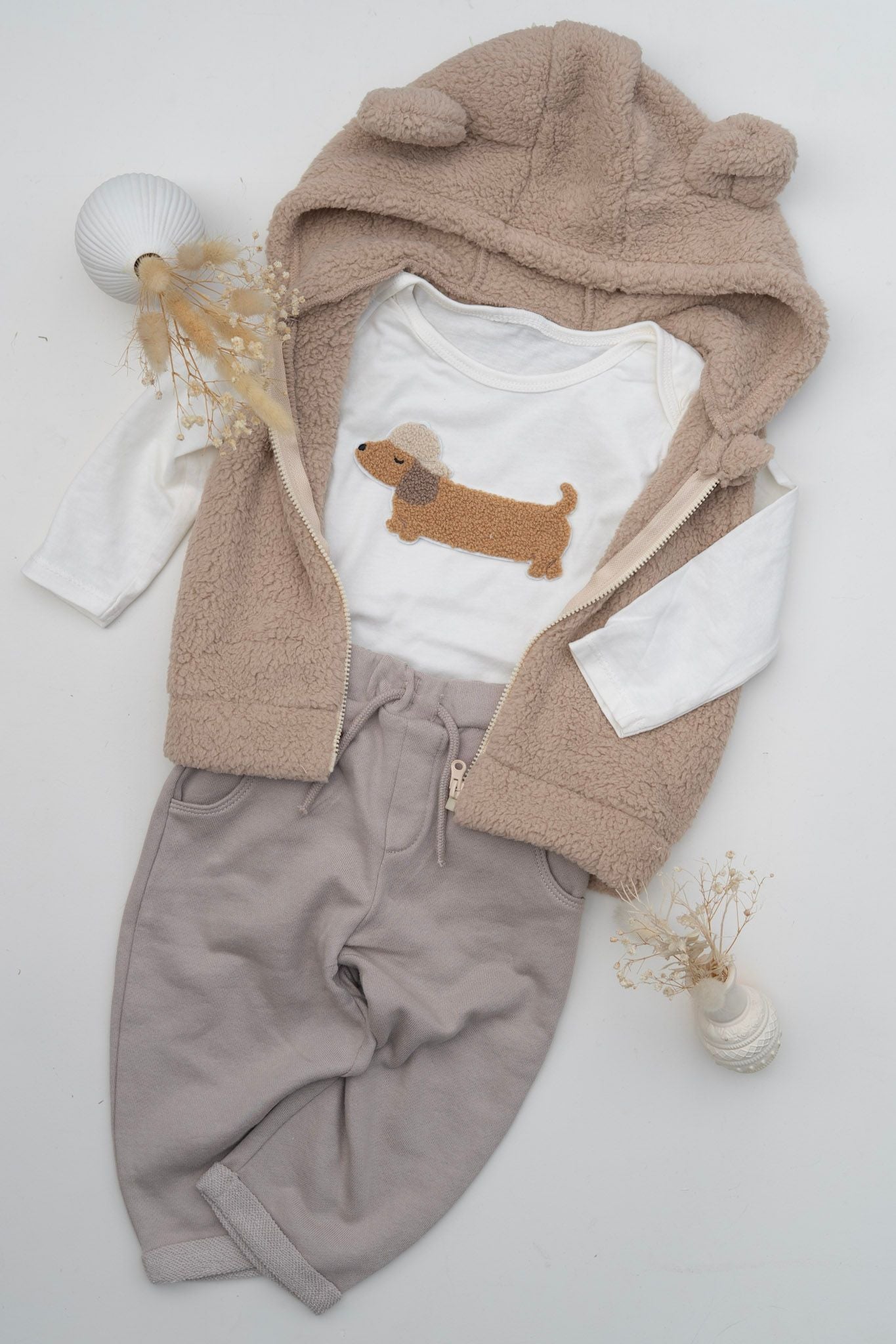 Chenille Patch: Dackel mit Cap