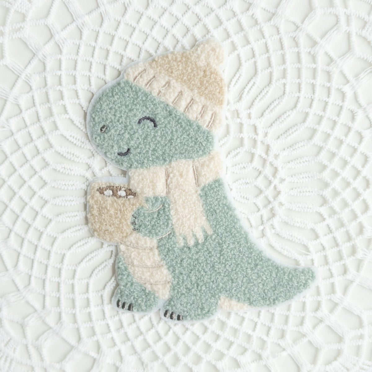 Chenille Patch: Dino mit heißem Schokoladen/Marshmallow-Becher