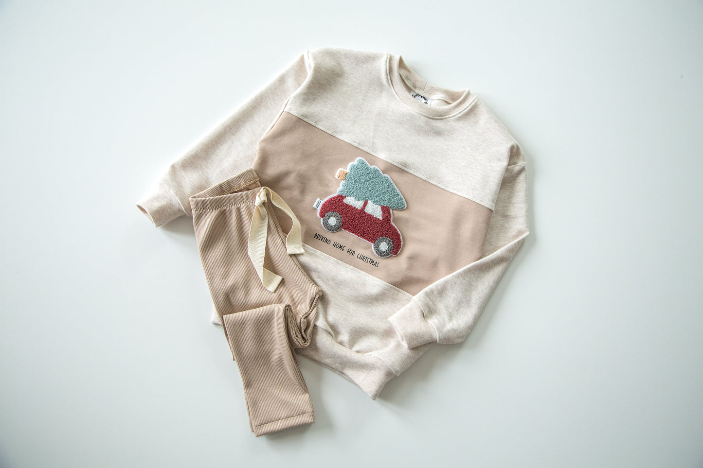 Chenille Patch: Auto mit Tannenbaum